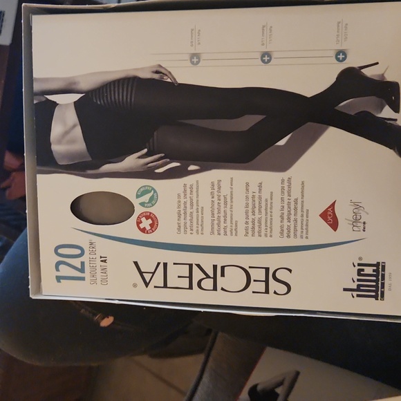 Secretary stocking 3 pair in box NEW - Picture 2 of 4